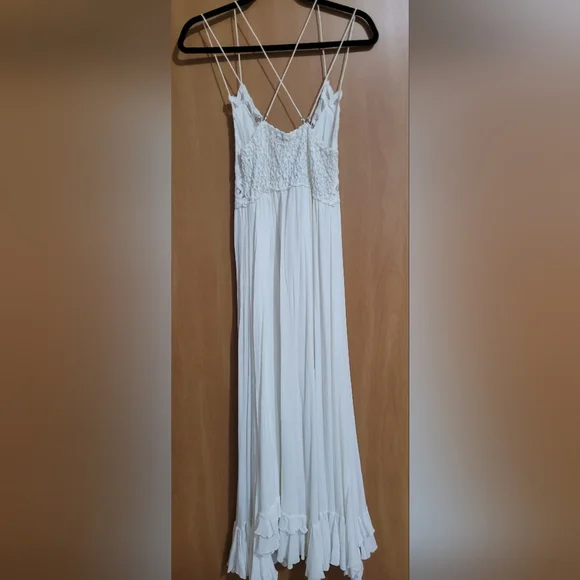 Elegant White Lace Maxi Dress - Picture 4 of 6